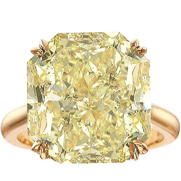 Fancy_Light_Yellow_Diamond_Ring