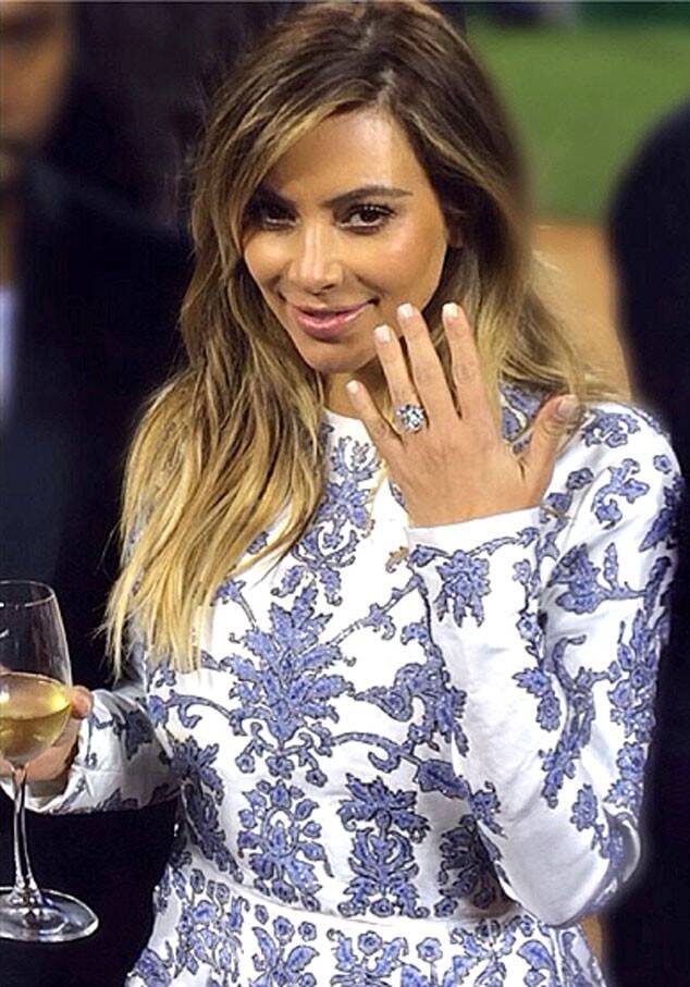 rs_634x907-131022114943-634.kim-kardashian-ring-att-park